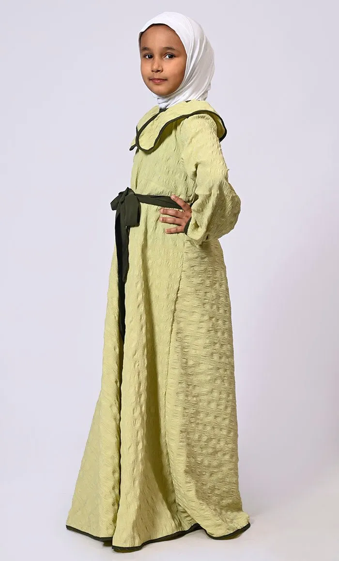 Chic Charm: Girls' Green Abaya with Peter Pan Collar and Loose Belt