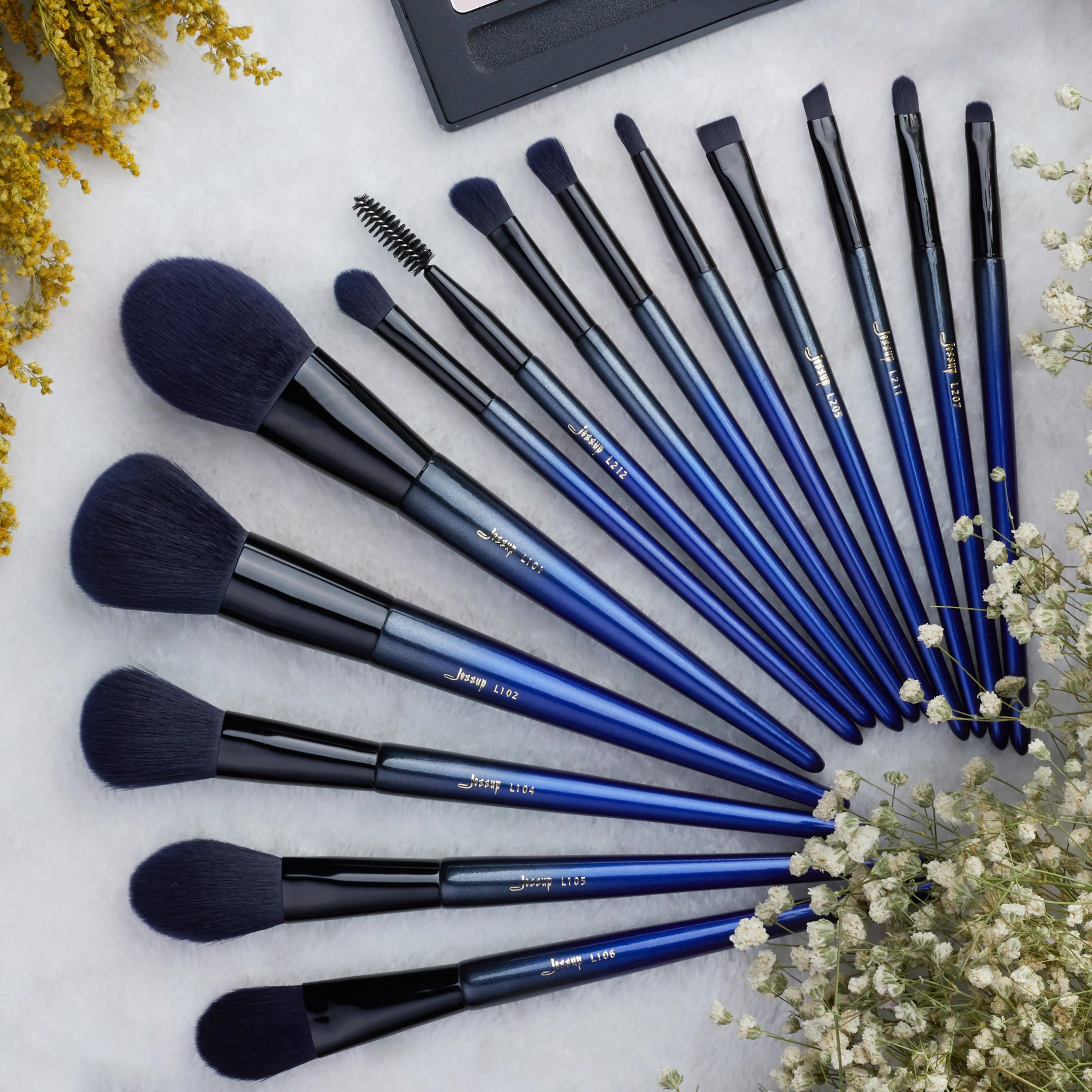 Luxury 18 Pcs Makeup Brush Set T263