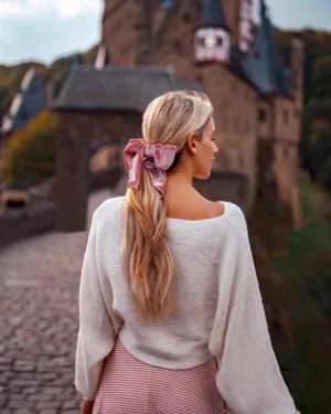 Velvet Scrunchie in Pink