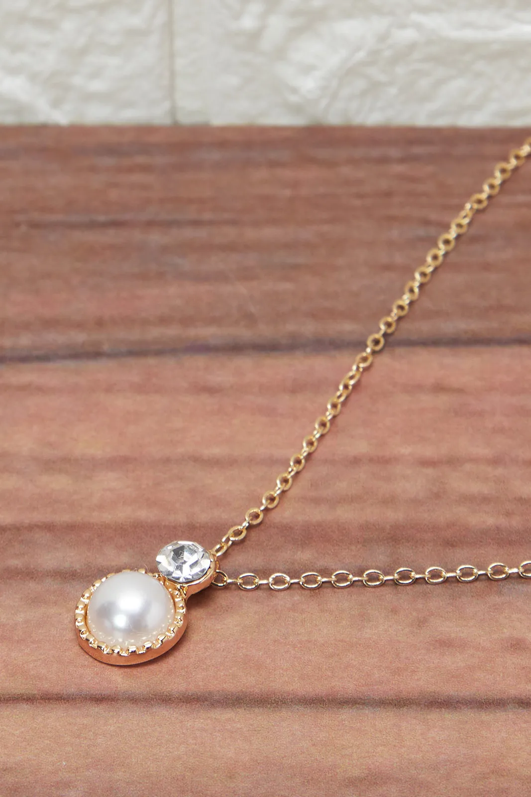 Women Gold Pearls Necklace And Earring Set (2 Piece)